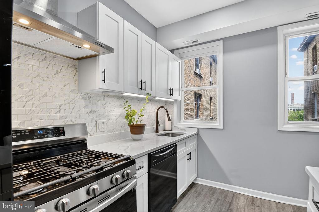 Primary Photo - 4120 14th St NW