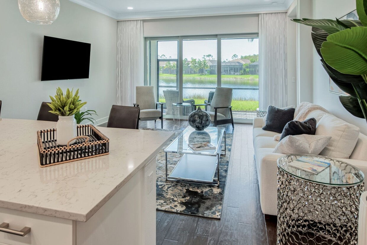 Primary Photo - Stunning 2/2+Den Villa in Valencia Bonita!!