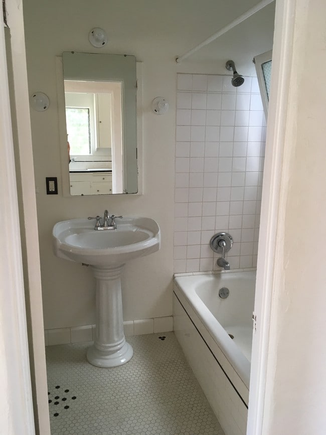 Bathroom - 1808 1/2 Lucretia Ave