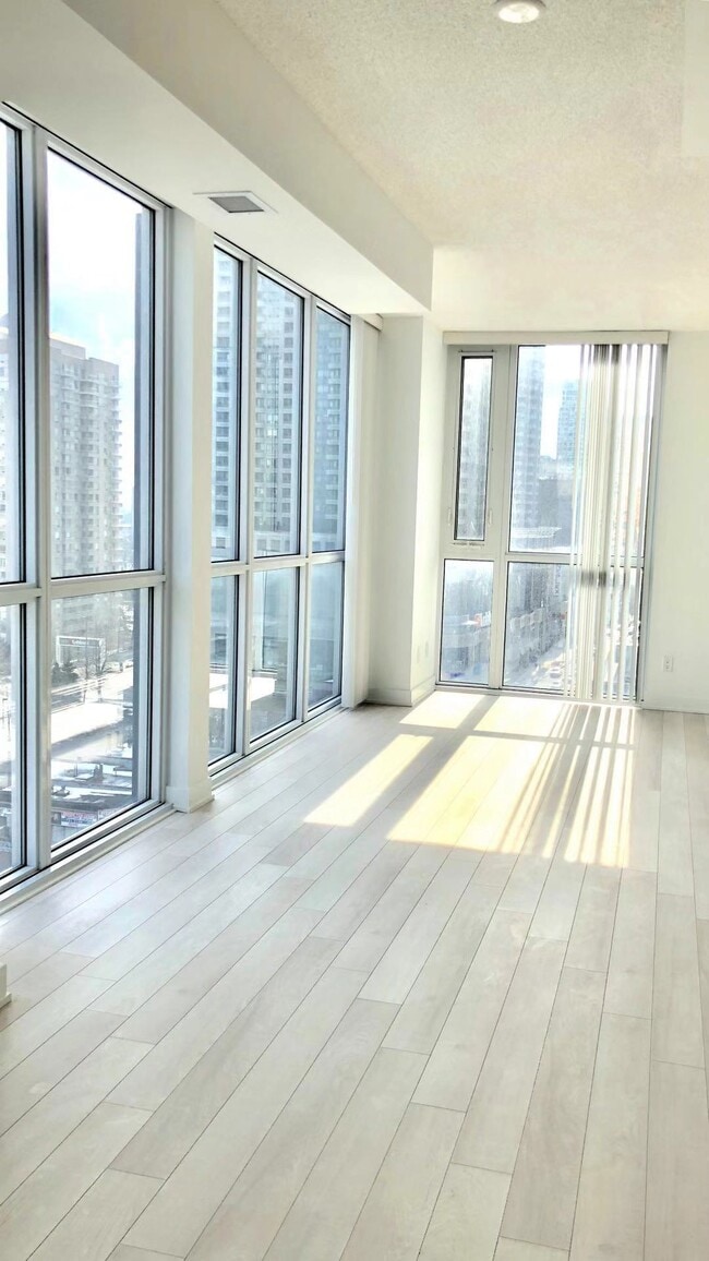 Building Photo - 5180 Yonge St