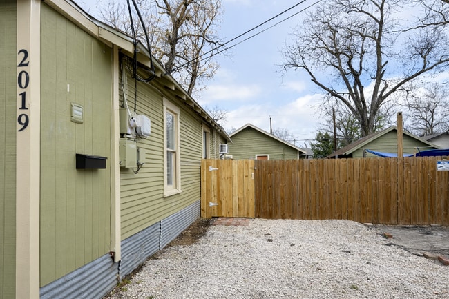 Photo - 2019 Beaver Ln House