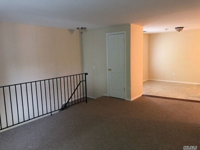 Foto del edificio - 385 Birchwood Rd
