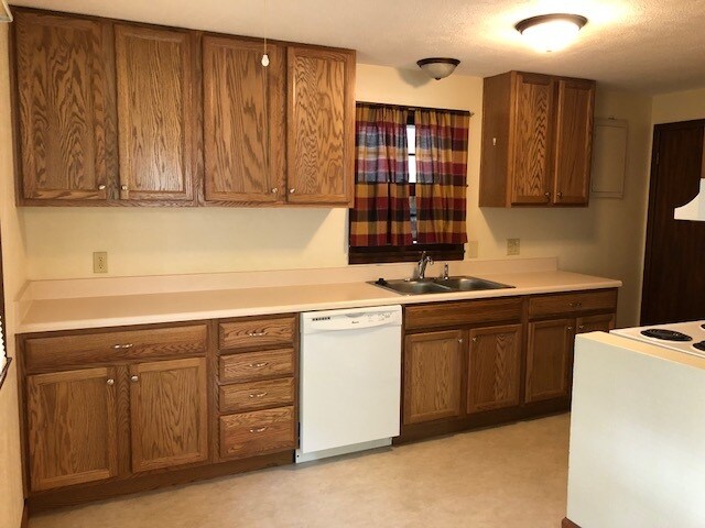 Building Photo - 2315 Tuttle Cir