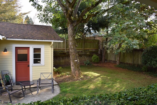 Enclosed yard - 2034 N Winchell St