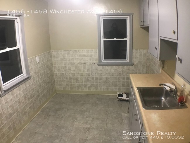Building Photo - Side-by-Side 2 Bedroom Duplex