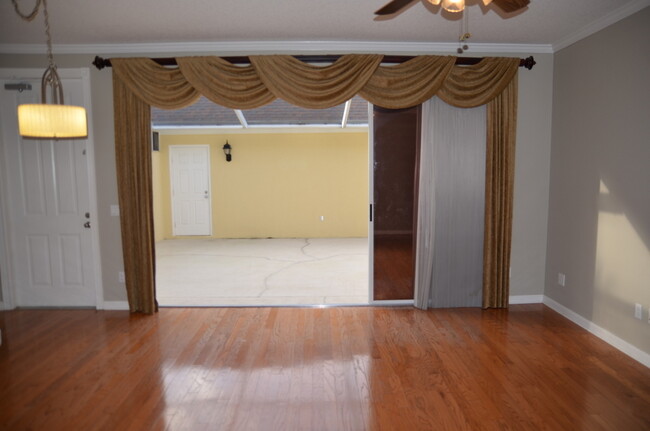 Building Photo - Nice 3/2.5 Townhouse in Northlake Park of ...