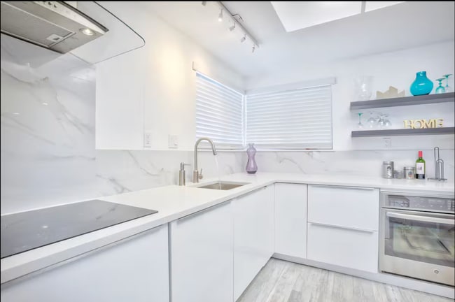 Foto del edificio - 1966 Rockledge Dr