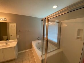 Building Photo - 17234 Oakwood Chase Dr