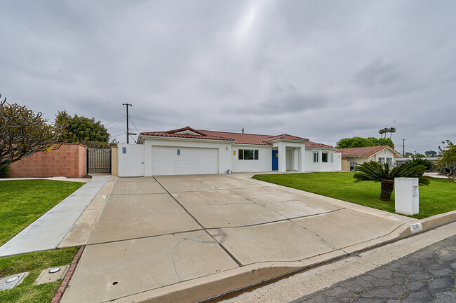 Building Photo - 5060 Somerset St