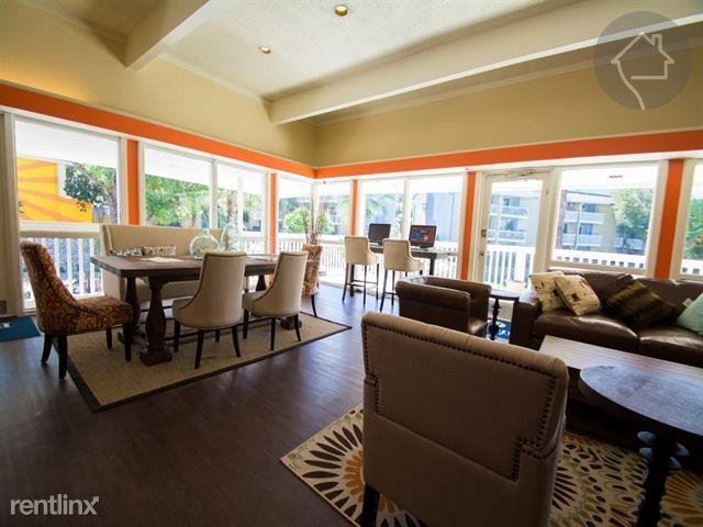 Building Photo - 1601 Royal Crest Dr
