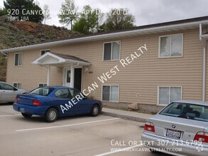 Building Photo - 920 Canyon View Ave