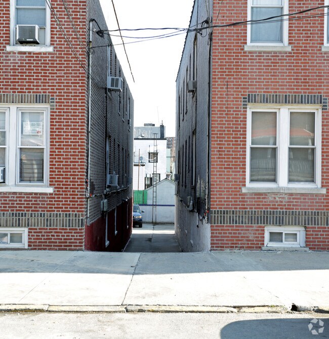 Building Photo - 849 E 228th