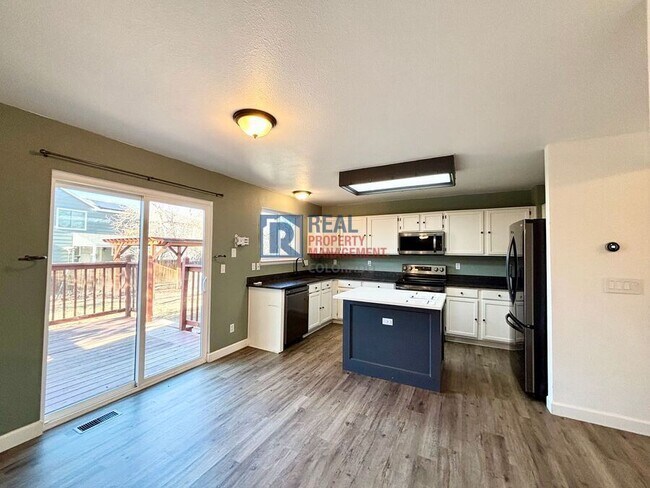 Foto del edificio - 17627 Cornish Pl