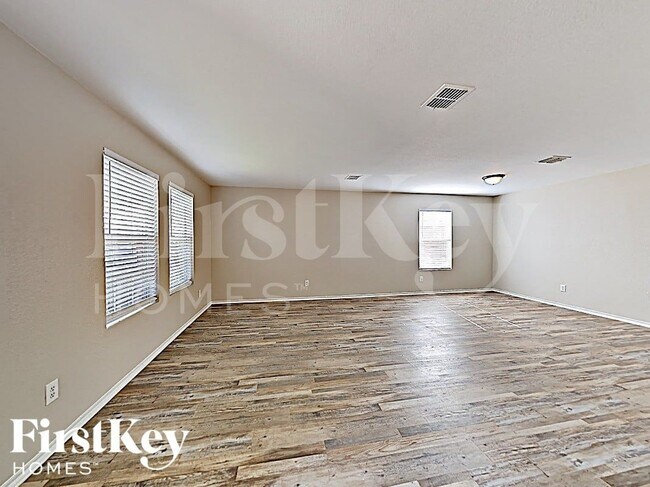 Foto del edificio - 2801 Spencer Cir