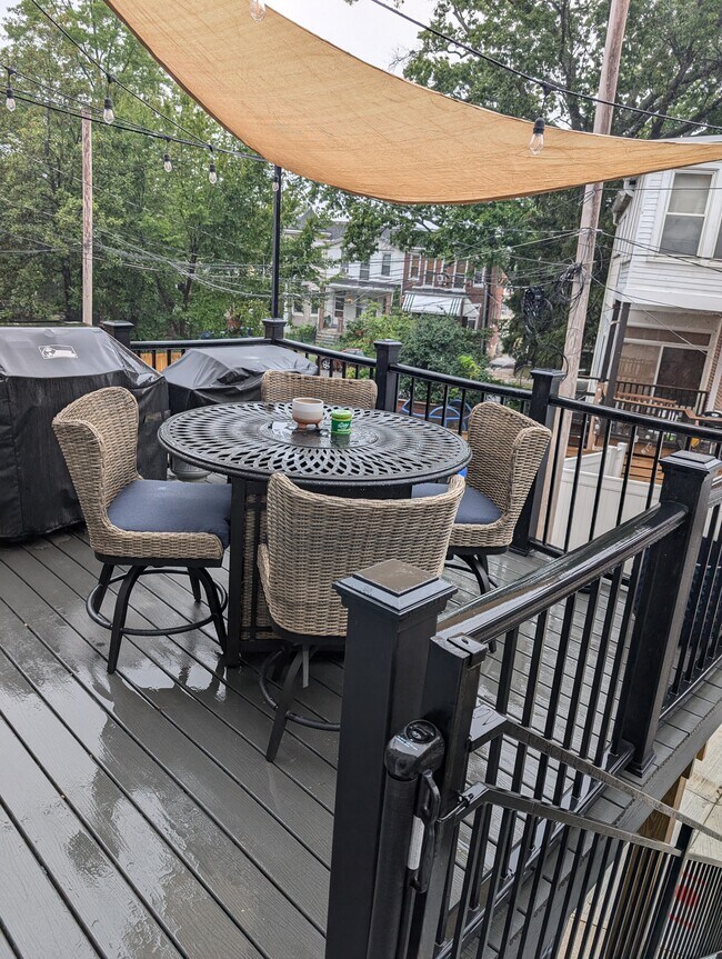 Cubierta - 241 Rock Creek Church Rd NW