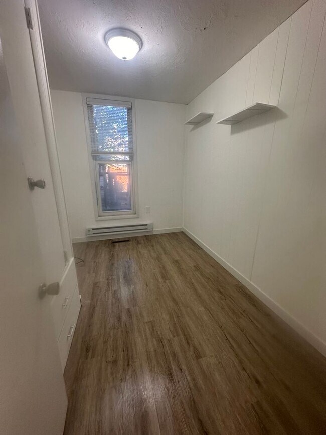 Building Photo - Beautiful one bedroom in OCC!