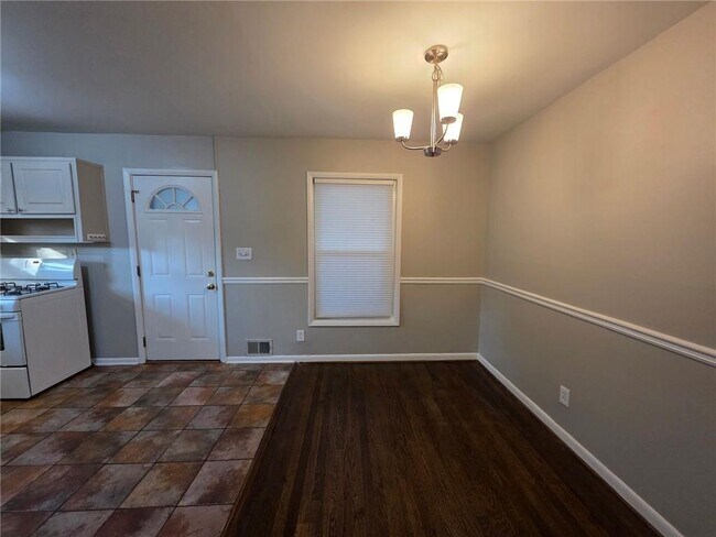 Foto del edificio - 652 Forest Ridge Dr SE