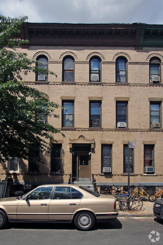 Building Photo - 123 Freeman St