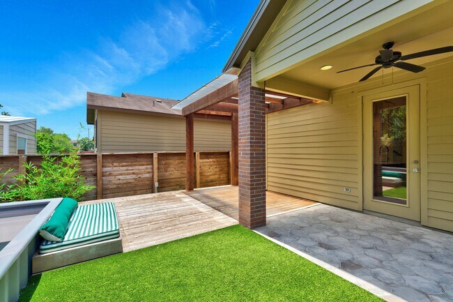 Building Photo - 3001 Corbin Ln