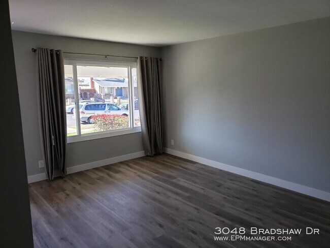 Building Photo - 3048 Bradshaw Dr