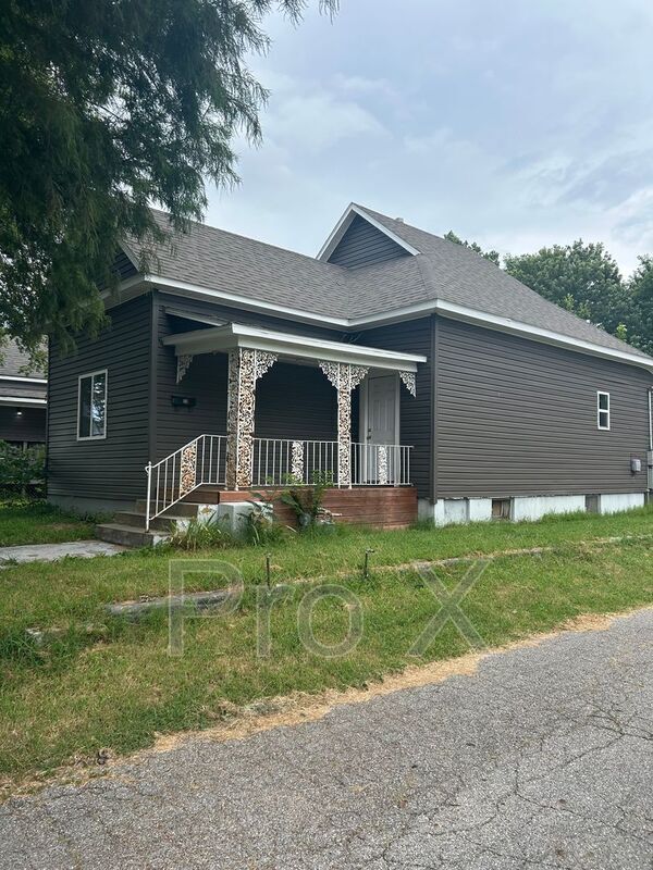 Building Photo - 808 N Elm St