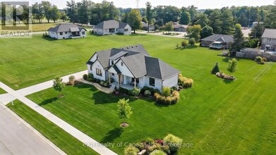 Building Photo - 65 Meadowlands Dr