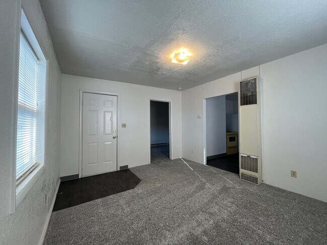 Building Photo - 709 Belmont