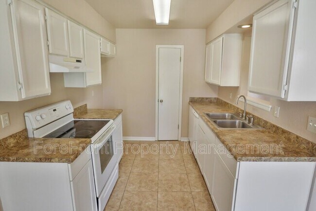 Foto del edificio - 5847 Cliffmont Dr