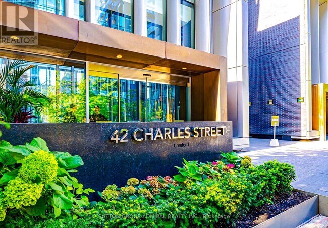 Building Photo - 42 Charles St E