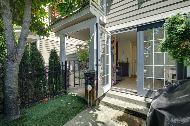 Foto del edificio - 2bd/2.5ba Seattle Townhome