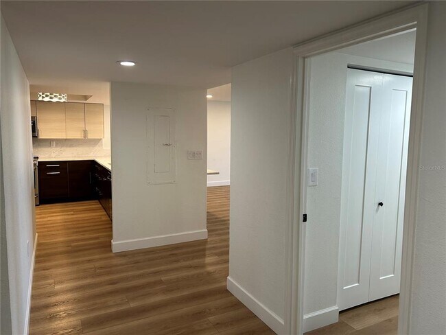 Foto del edificio - 6260 Kipps Colony Ct S