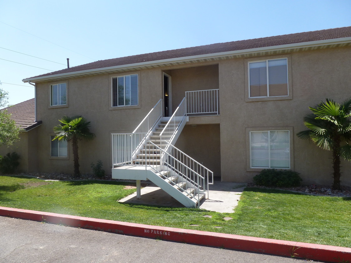 Primary Photo - 758 N 2720 E