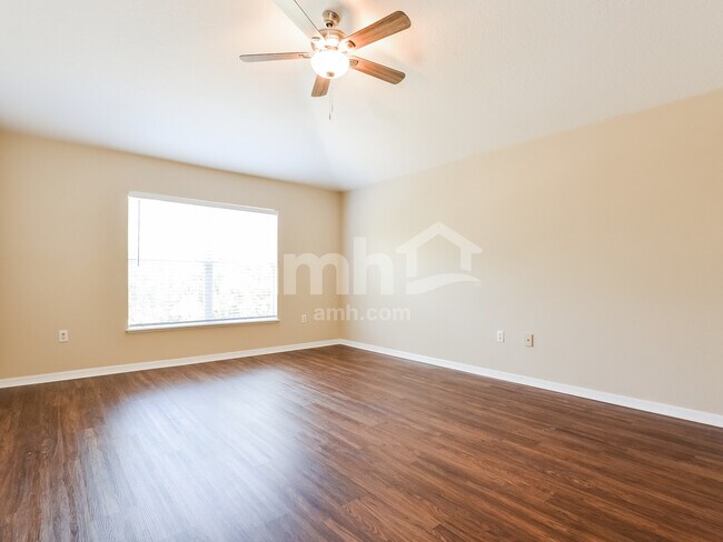 Foto del edificio - 31802 Parkdale Drive