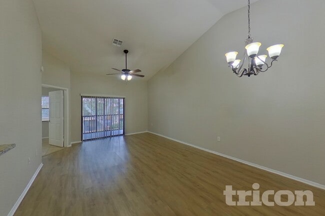 Foto del edificio - 7756 Sugar Bend Dr