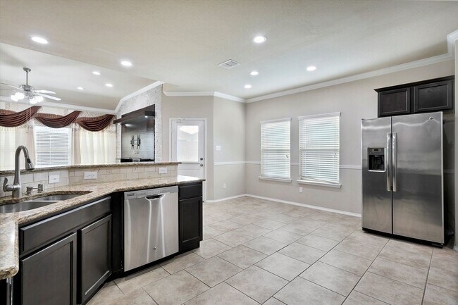 Foto del edificio - Beautiful 4 bedroom 3 bath 2 story home in gated community.