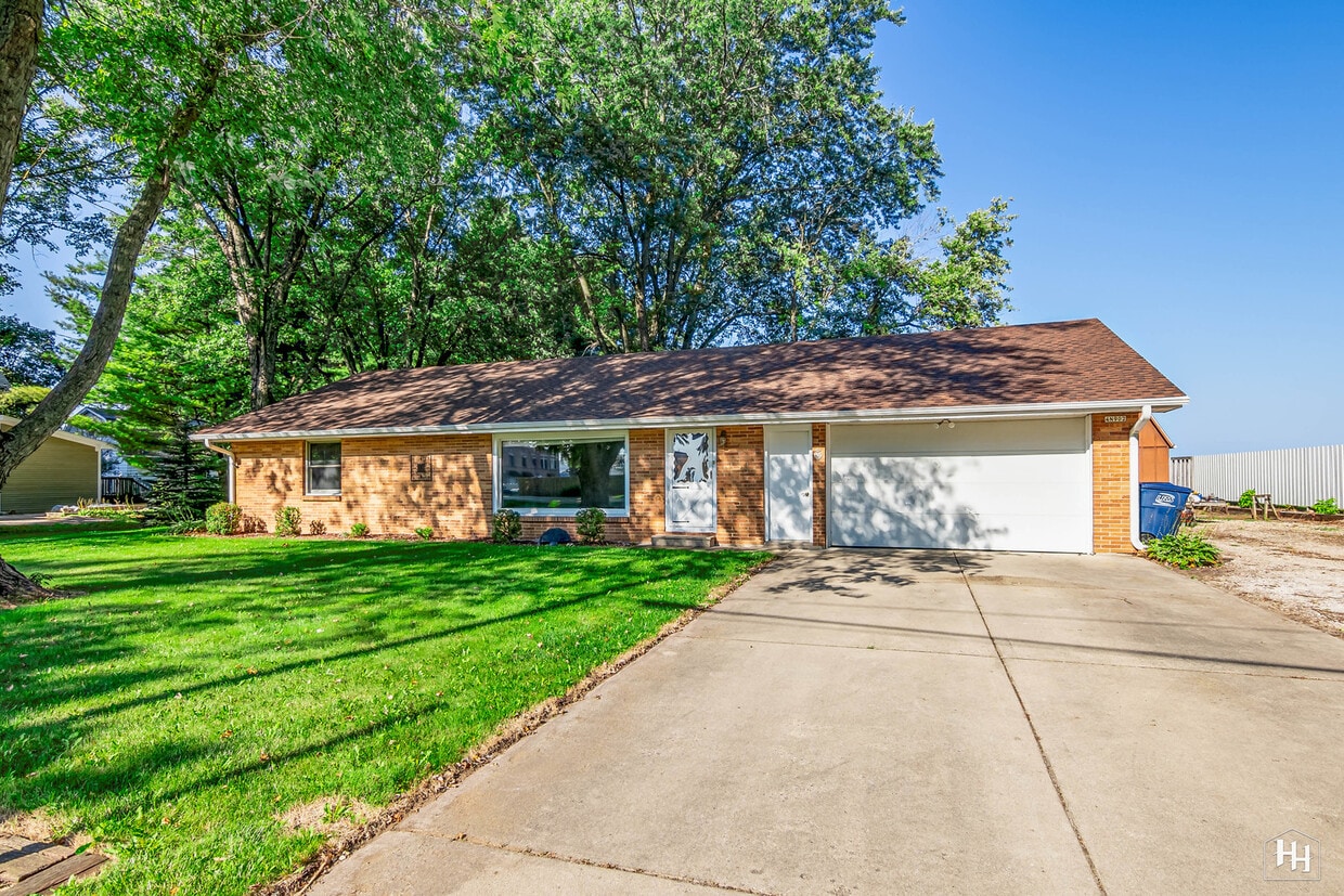 4N902 Old Lafox Rd, Wasco, IL 60175 House Rental in Wasco, IL