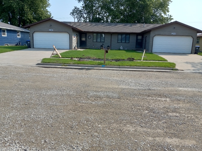 Primary Photo - 1242 Primrose Ln
