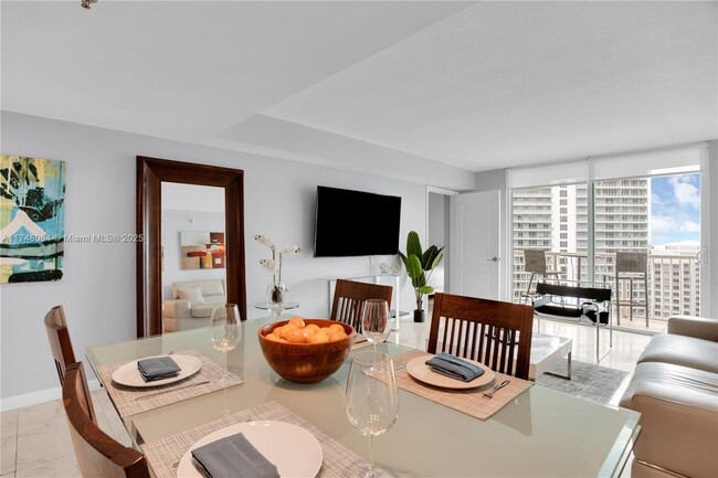 Building Photo - 1200 Brickell Bay Dr