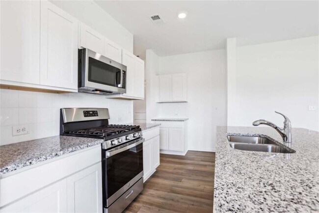 Foto del edificio - 2165 Boxwood Cir