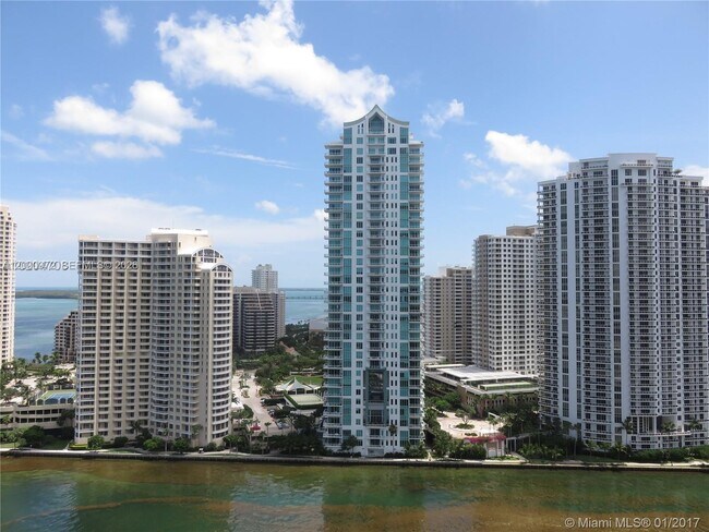 Foto del edificio - 325 S Biscayne Blvd