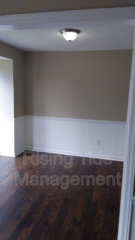Building Photo - 1615 6th Pl NW