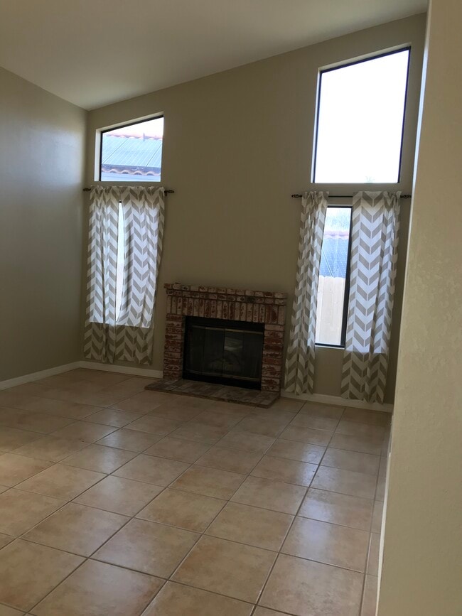 Living room Gas Fiteplace - 1964 Paseo del Rey