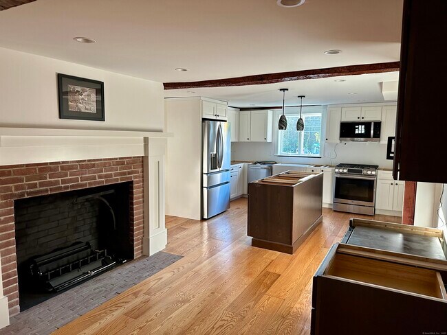 Building Photo - 2318 Mill Plain Rd