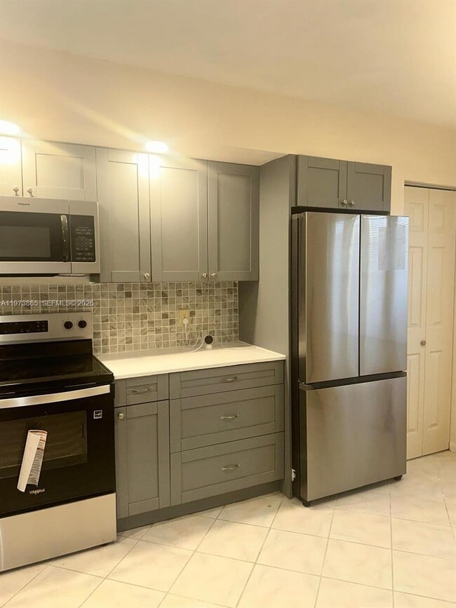 Foto del edificio - 12800 SW 7th Ct