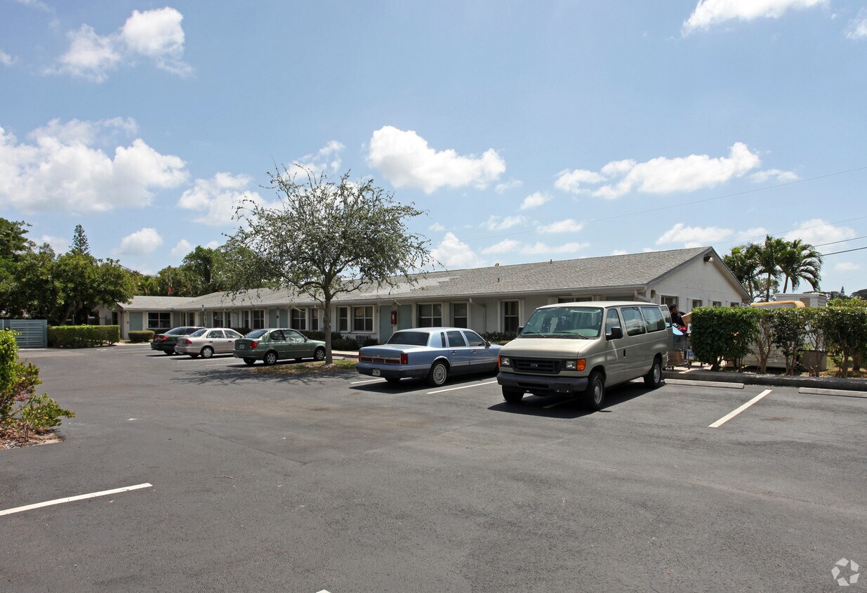 Primary Photo - 868 SW 10th St
