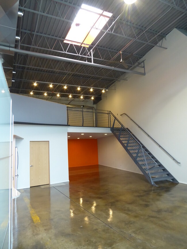 Building Photo - 2113 Greenleaf St