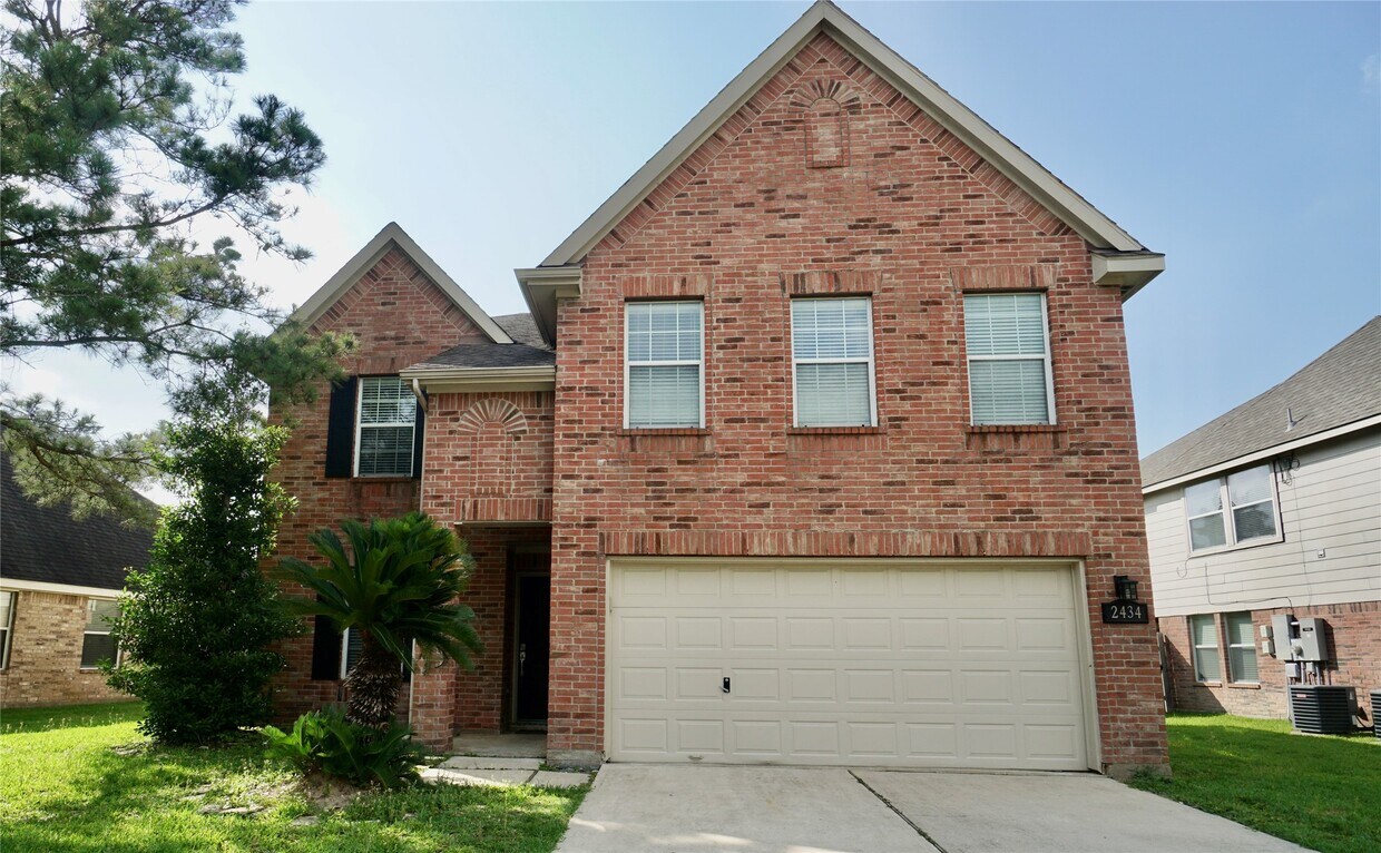 Foto principal - 2434 Ranch Hollow Ct