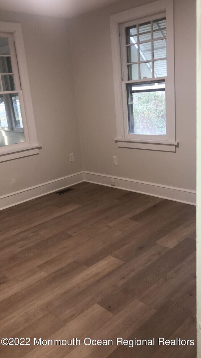 Building Photo - 3010 Spruce Ave
