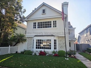 Building Photo - 1728 Lake St