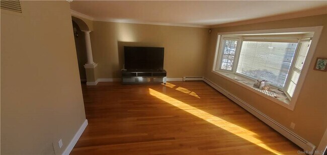 Building Photo - 9 Pickwick Dr W
